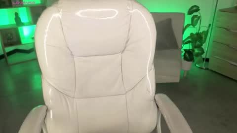 Eloise  . online show from 01-11-26, 05:56