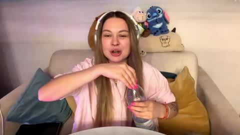 Snapshot of eloisehreha chatting on 05-31-26, 11:17 Elo online show from 05-31-26, 11:17