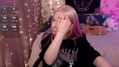 Snapshot of elovinora chatting on 12-01-24, 11:14 Ela give me a thumbs up if you like it  and this is important for the development of the account online show from 12-01-24, 11:14