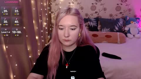 Snapshot of elovinora chatting on 12-13-24, 02:49 Ela give me a thumbs up if you like it  and this is important for the development of the account online show from 12-13-24, 02:49