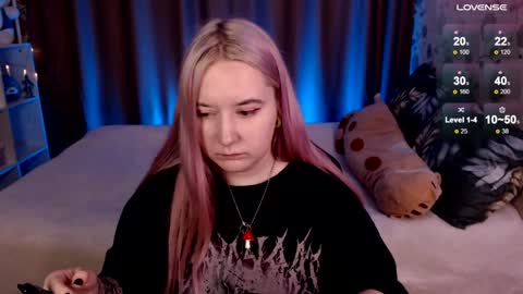 Snapshot of elovinora chatting on 12-16-24, 01:42 Ela give me a thumbs up if you like it  and this is important for the development of the account online show from 12-16-24, 01:42