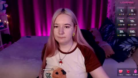 Snapshot of elovinora chatting on 12-19-24, 01:07 Ela give me a thumbs up if you like it  and this is important for the development of the account online show from 12-19-24, 01:07