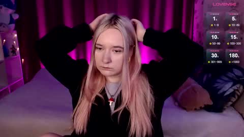 Snapshot of elovinora chatting on 12-27-24, 08:39 Ela give me a thumbs up if you like it  and this is important for the development of the account online show from 12-27-24, 08:39