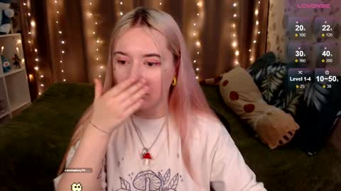 Snapshot of elovinora chatting on 01-03-25, 08:01 Ela give me a thumbs up if you like it  and this is important for the development of the account online show from 01-03-25, 08:01