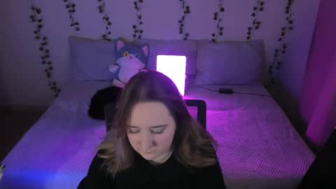 Snapshot of elovinora chatting on 11-10-25, 07:13 Ela give me a thumbs up if you like it and this is important for the development of the account online show from 11-10-25, 07:13