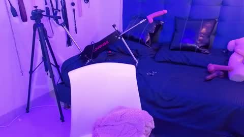 elowen_halley1 online show from 10-03-25, 07:11