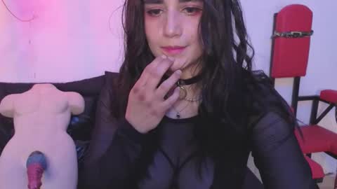 elowen_halley1 online show from 12-16-25, 08:25