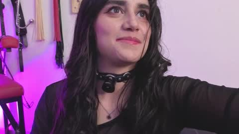 elowen_halley1 online show from 01-10-26, 07:15