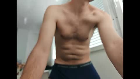 Snapshot of elrubiyo25 chatting on 06-10-26, 10:58 elrubiyo25 online show from 06-10-26, 10:58