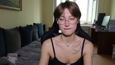 Snapshot of elsaangel chatting on 05-16-26, 06:21 elsaangel online show from 05-16-26, 06:21