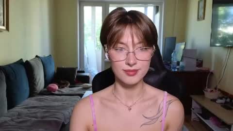 Snapshot of elsaangel chatting on 06-05-26, 05:25 elsaangel online show from 06-05-26, 05:25