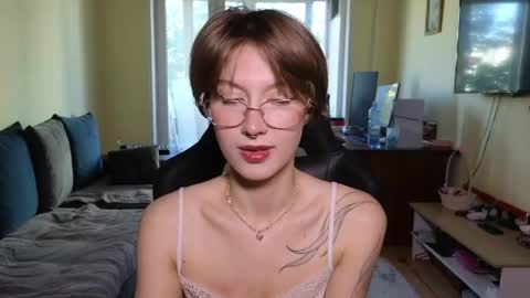 Snapshot of elsaangel chatting on 06-06-26, 02:05 elsaangel online show from 06-06-26, 02:05