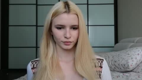 Snapshot of elsafawn chatting on 10-04-25, 10:57 elsa online show from 10-04-25, 10:57