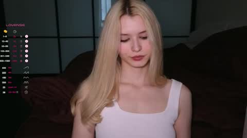 Snapshot of elsafawn chatting on 10-28-25, 10:52 elsa online show from 10-28-25, 10:52