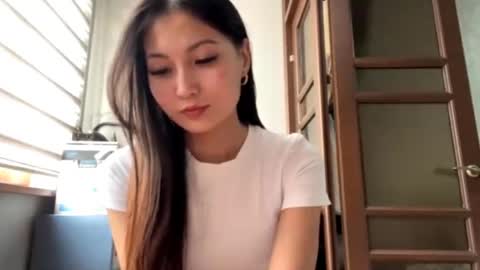 Snapshot of elsedesmond chatting on 06-01-26, 11:01 Mia online show from 06-01-26, 11:01