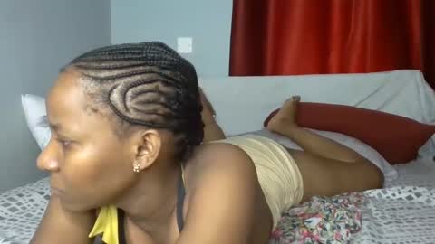 Snapshot of elsysmiley chatting on 01-21-25, 11:03 elsysmile online show from 01-21-25, 11:03