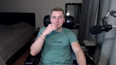 Elvin Vaenight online show from 10-22-25, 02:01