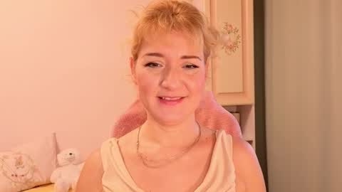 Snapshot of elviraforyou chatting on 11-21-25, 07:51 Elvira online show from 11-21-25, 07:51