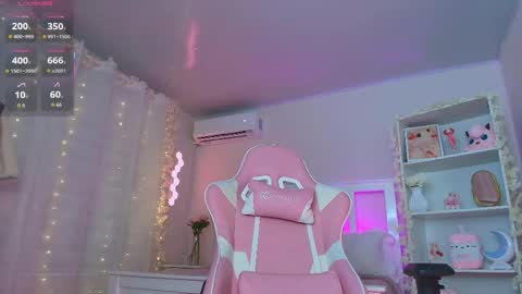 Snapshot of ely_cherry18 chatting on 05-27-26, 01:24 Ely online show from 05-27-26, 01:24