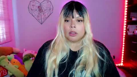 Snapshot of elymoon chatting on 11-04-25, 10:20 Ely online show from 11-04-25, 10:20