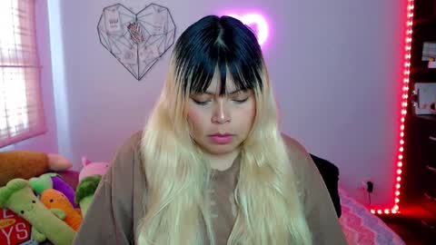 Snapshot of elymoon chatting on 11-06-25, 09:37 Ely online show from 11-06-25, 09:37