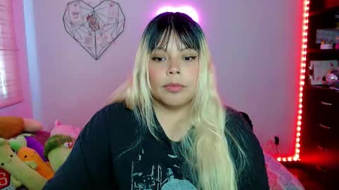 Snapshot of elymoon chatting on 11-07-25, 09:48 Ely online show from 11-07-25, 09:48