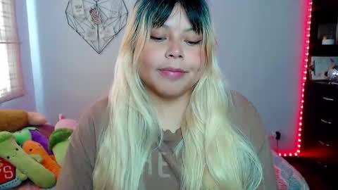 Snapshot of elymoon chatting on 11-13-25, 03:55 Ely online show from 11-13-25, 03:55