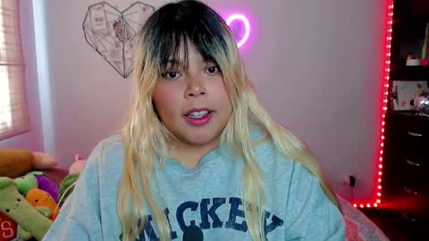 Snapshot of elymoon chatting on 11-15-25, 06:37 Ely online show from 11-15-25, 06:37