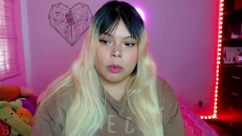 Snapshot of elymoon chatting on 11-19-25, 09:26 Ely online show from 11-19-25, 09:26