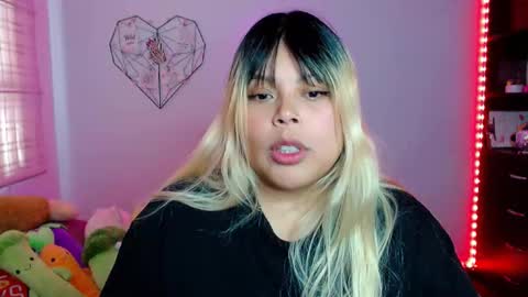 Snapshot of elymoon chatting on 11-20-25, 08:52 Ely online show from 11-20-25, 08:52