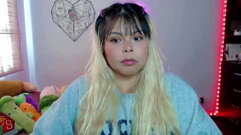 Snapshot of elymoon chatting on 11-24-25, 07:57 Ely online show from 11-24-25, 07:57