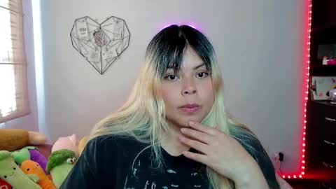 Snapshot of elymoon chatting on 11-29-25, 04:54 Ely online show from 11-29-25, 04:54