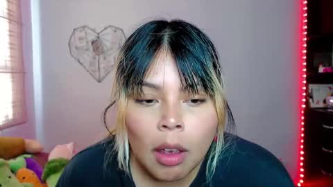 Snapshot of elymoon chatting on 12-01-25, 08:47 Ely online show from 12-01-25, 08:47