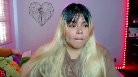 Snapshot of elymoon chatting on 12-02-25, 09:43 Ely online show from 12-02-25, 09:43