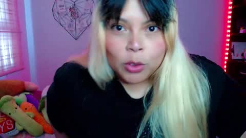 Snapshot of elymoon chatting on 12-03-25, 09:35 Ely online show from 12-03-25, 09:35