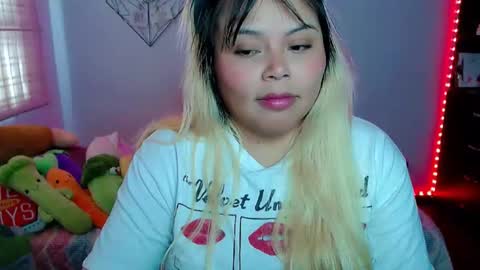 Snapshot of elymoon chatting on 12-04-25, 09:34 Ely online show from 12-04-25, 09:34