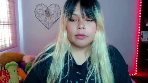 Snapshot of elymoon chatting on 12-15-25, 09:41 Ely online show from 12-15-25, 09:41