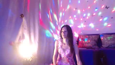 Elisa online show from 11-25-25, 07:03