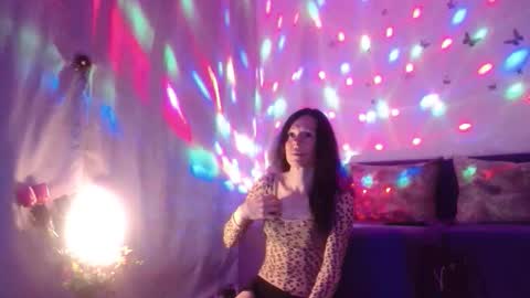 Elisa online show from 04-15-26, 07:10