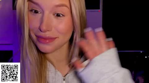 Snapshot of elysia_xo chatting on 11-06-25, 10:21 Elysia online show from 11-06-25, 10:21