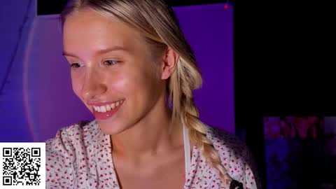 Snapshot of elysia_xo chatting on 11-10-25, 10:42 Elysia online show from 11-10-25, 10:42