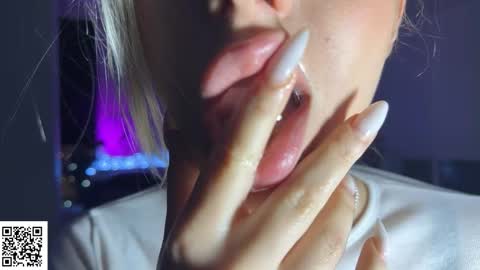 Snapshot of elysia_xo chatting on 11-27-25, 11:18 Elysia online show from 11-27-25, 11:18