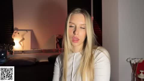 Snapshot of elysia_xo chatting on 12-14-25, 12:05 Elysia online show from 12-14-25, 12:05