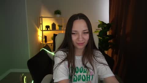 Snapshot of elyslunar_ chatting on 12-19-24, 06:12 Call me Elis online show from 12-19-24, 06:12