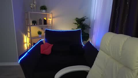 Snapshot of elyslunar_ chatting on 01-03-25, 06:11 Call me Elis online show from 01-03-25, 06:11