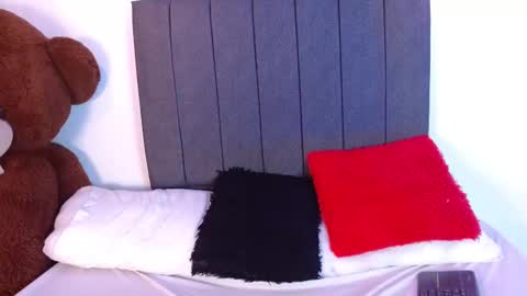 Snapshot of emadelacroix chatting on 12-05-25, 06:59 Ema Delacroix online show from 12-05-25, 06:59