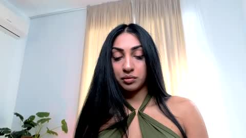 Snapshot of emahallee chatting on 05-13-26, 04:54 Ema online show from 05-13-26, 04:54