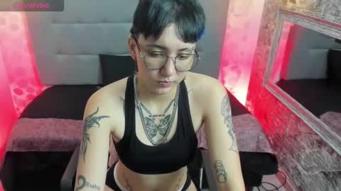 Snapshot of emahills__axelrose chatting on 09-28-25, 12:16 emahills__axelrose online show from 09-28-25, 12:16