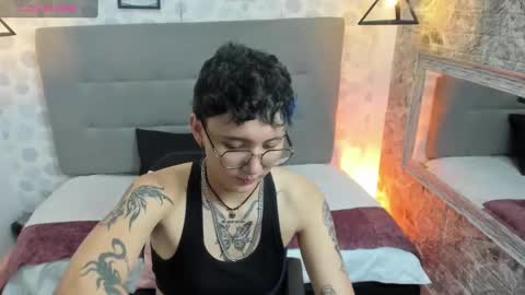 Snapshot of emahills__axelrose chatting on 10-04-25, 02:20 emahills__axelrose online show from 10-04-25, 02:20