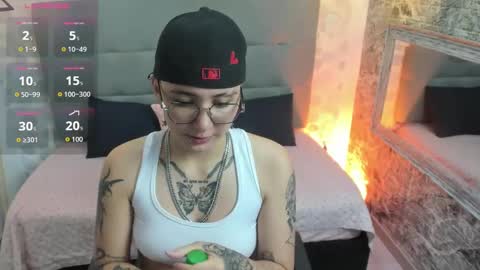 Snapshot of emahills__axelrose chatting on 10-09-25, 05:38 emahills__axelrose online show from 10-09-25, 05:38
